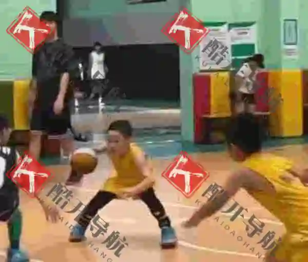 204298451 库里鼓励中国“小库里”上热搜 网友:两个小学生太可爱了